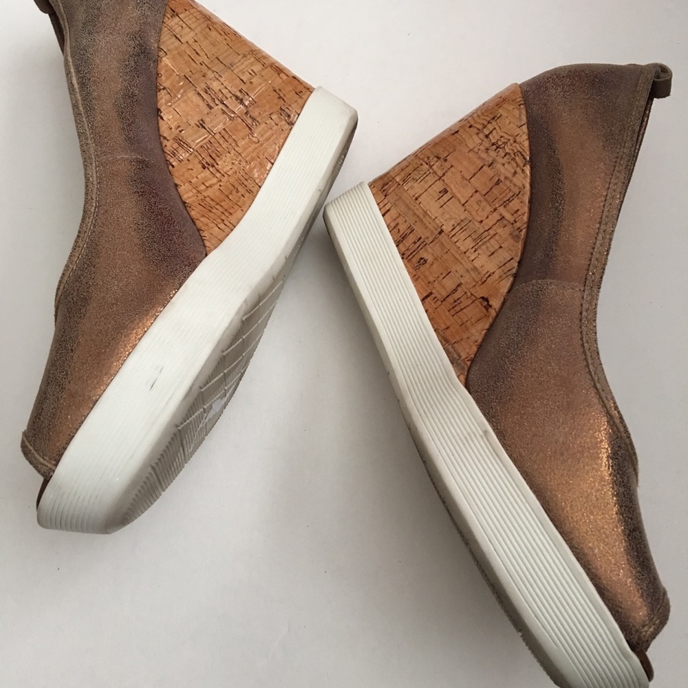 Donald J Pliner Gold/Bronze Wedges